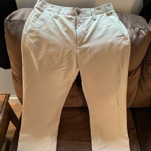 Like NEW Under Armour Khakis/Golf Pants. Size 32/32